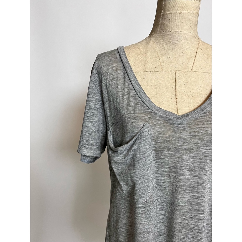 Gray Slub Knit Slouch Pocket V-neck Tee by Swell